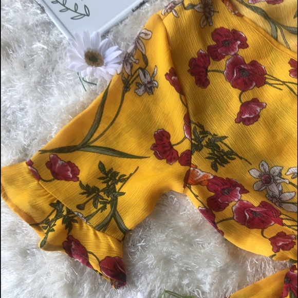 BRIGHT FLORAL JUMPSUIT SIZE SMALL 🌺☀️☀️ - Picture 3 of 8
